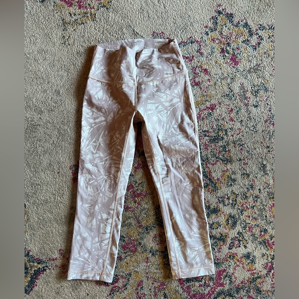 Lululemon athletica Cropped Knee Length Legging in Palm Print